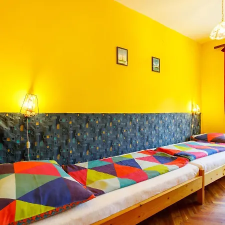 Bercsenyi By Interhome Nyaraló