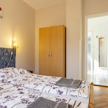 Bercsenyi By Interhome