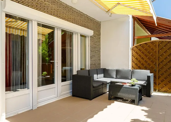 Bercsenyi By Interhome