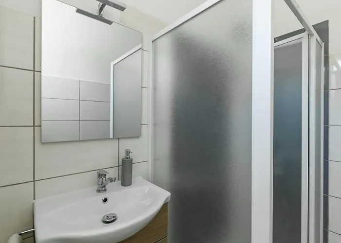 Bercsenyi By Interhome בית נופש