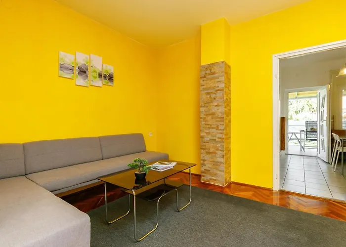 Bercsenyi By Interhome *